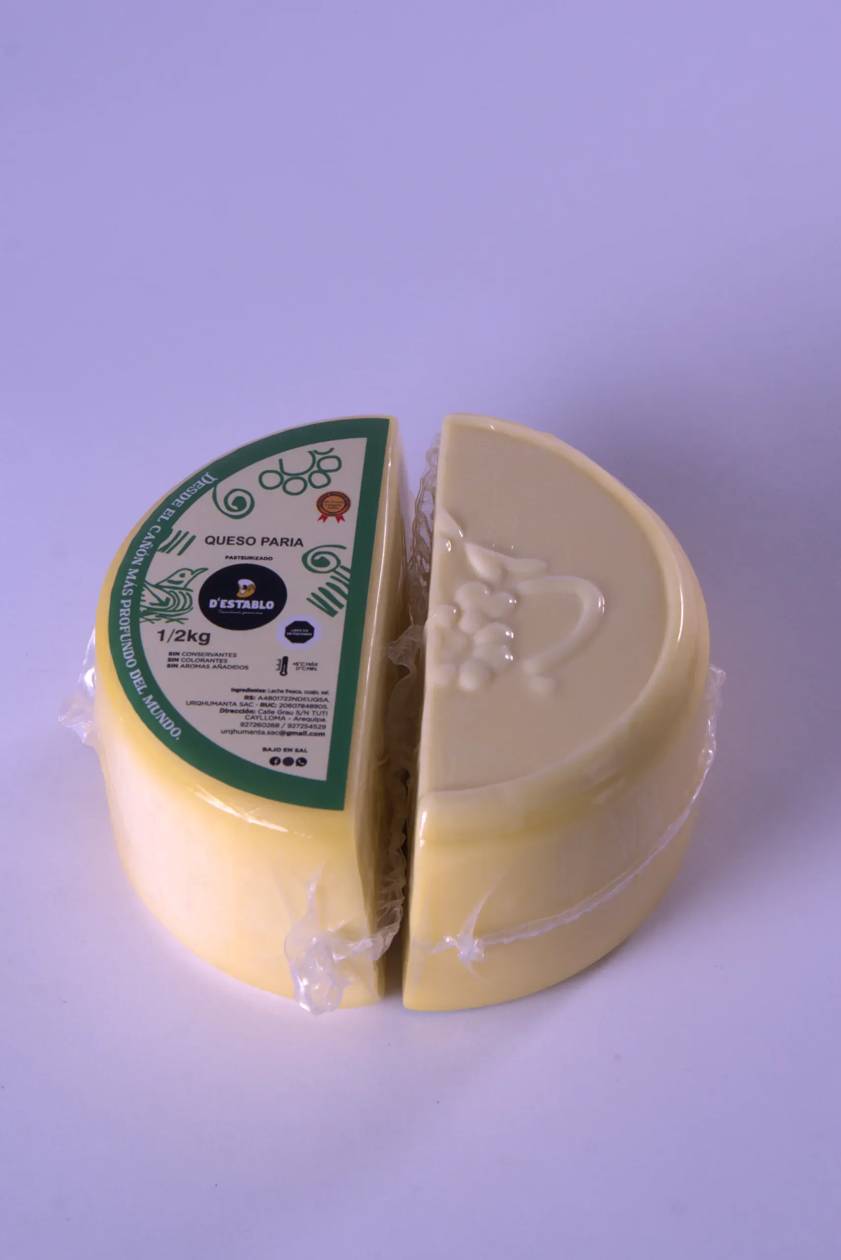 Queso Paria D'Establo partido a la mitad